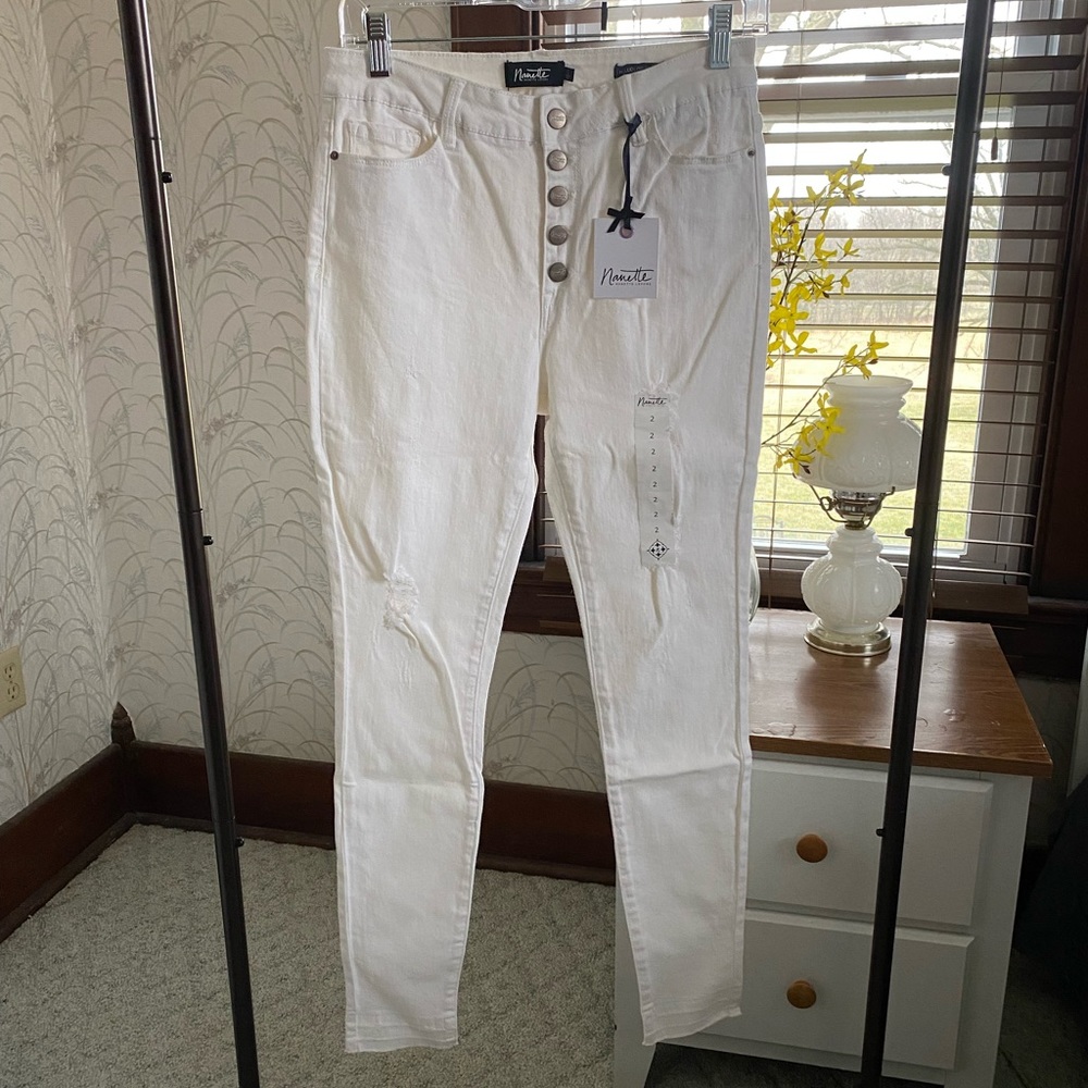 White distressed skinny jeans